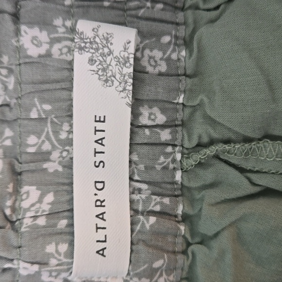 Altar'd State Sage Green And Lace Ruffled Shortd - Picture 4 of 6